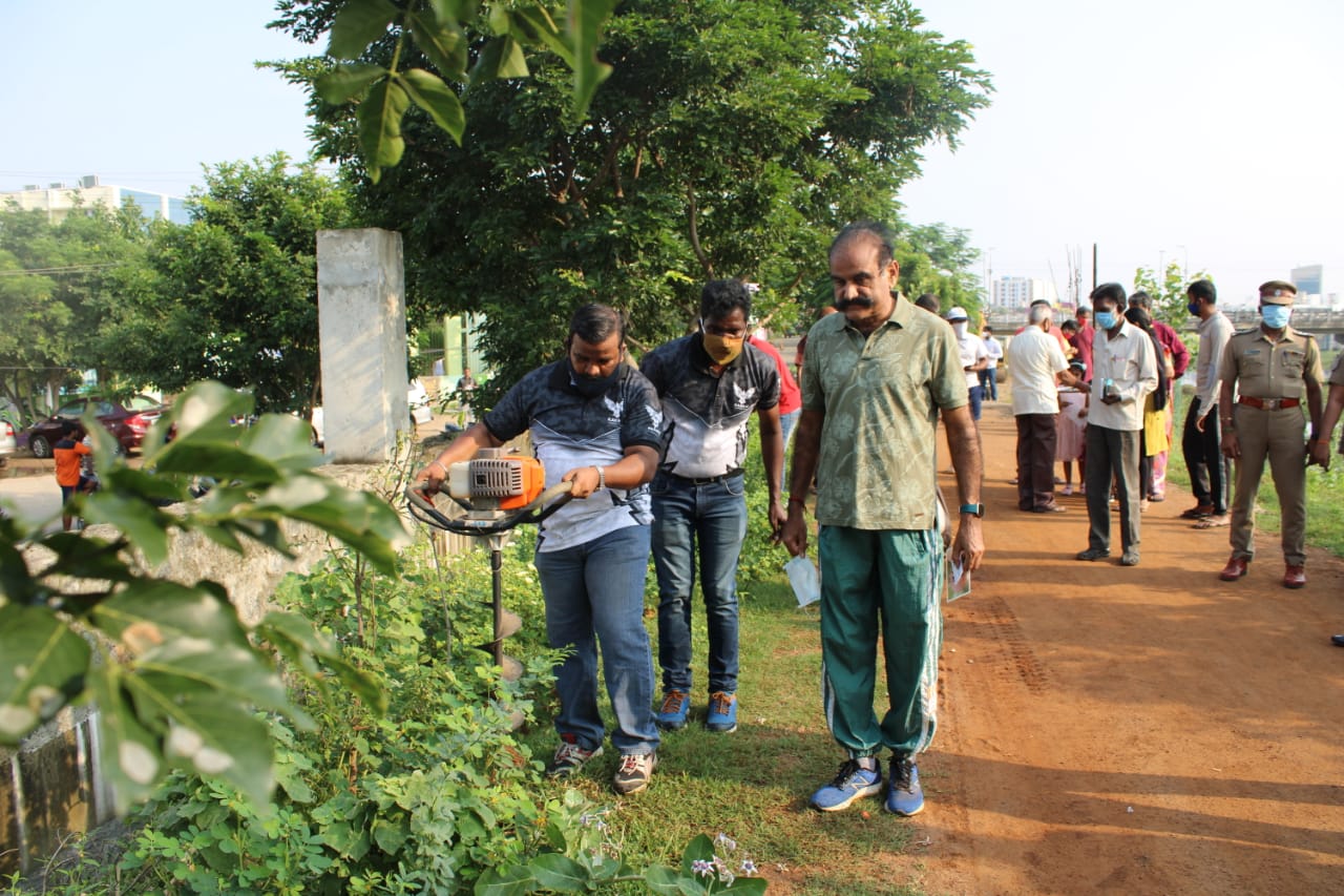 Kakkai Charitable trust planting event - Nalla Unavu Arakattalai & Pasumai Bandham Kuzhumam coordinated this event very well