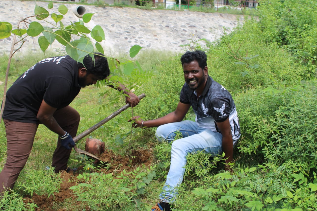 Kakkai-Trusts-V.-Manikandan-Umar-Mukthar-of-Toppi-Vaapa-Biryani-inaugurated-the-event